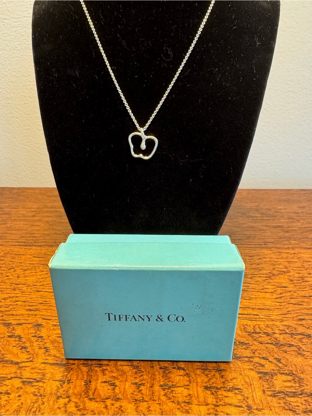 Tiffany & Co. Elsa Peretti 925 Sterling Silver Open Apple Necklace w/Box & COA